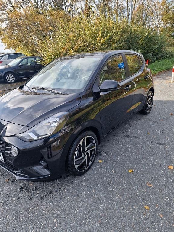 Schwarz Gebraucht 2022 Hyundai i10 Trend Kleinwagen | 14.900 € (Fairer Preis) - Bild 1/4
