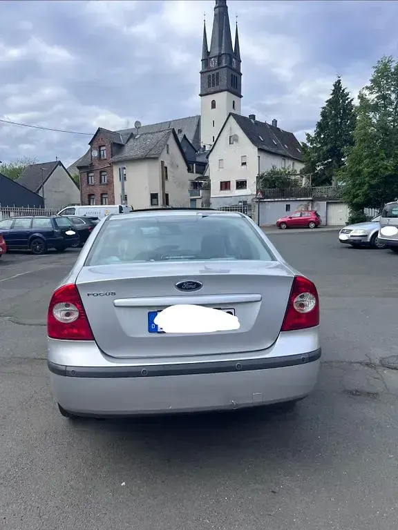 Gebraucht Ford Focus Ghia 145 PS (106 kW) 2007 Silber Limousine