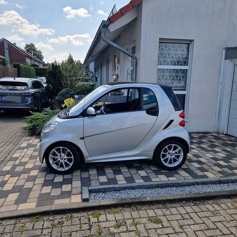 Grau Gebraucht 2014 Smart ForTwo Coupé Passion Coupé | 6.300 € (Fairer Preis) - Bild 1/4