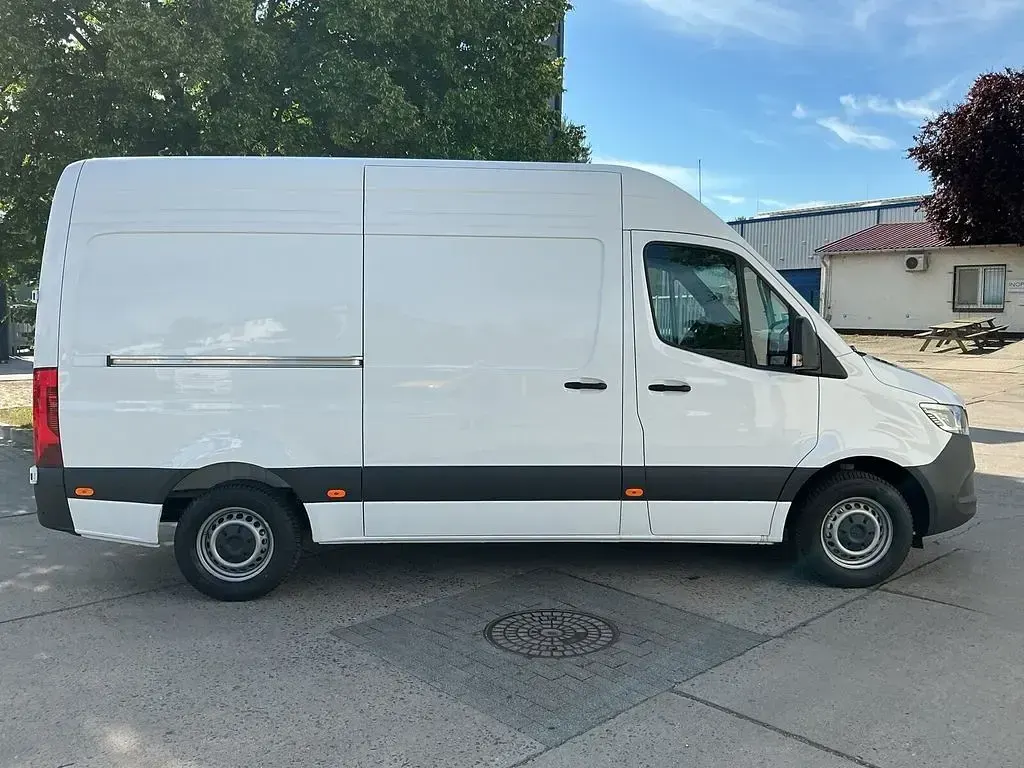 Gebraucht Mercedes Sprinter 170 PS (125 kW) 2026 Arktikweiß Van