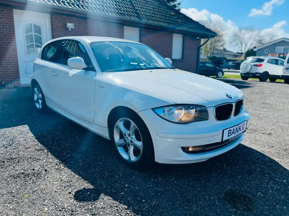 Gebraucht BMW 120 122 PS (89 kW) 2010 Weiß Kleinwagen