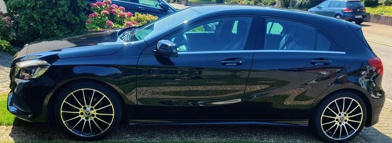 Schwarz Gebraucht 2017 Mercedes A180 Edition Limousine | 17.400 € (Teuer) - Bild 1/4