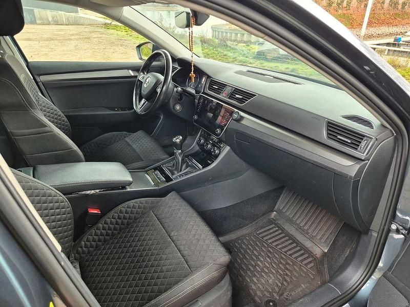 Grün Gebraucht 2017 Skoda Superb Active Kombi | 16.200 € (Fairer Preis) - Bild 1/4