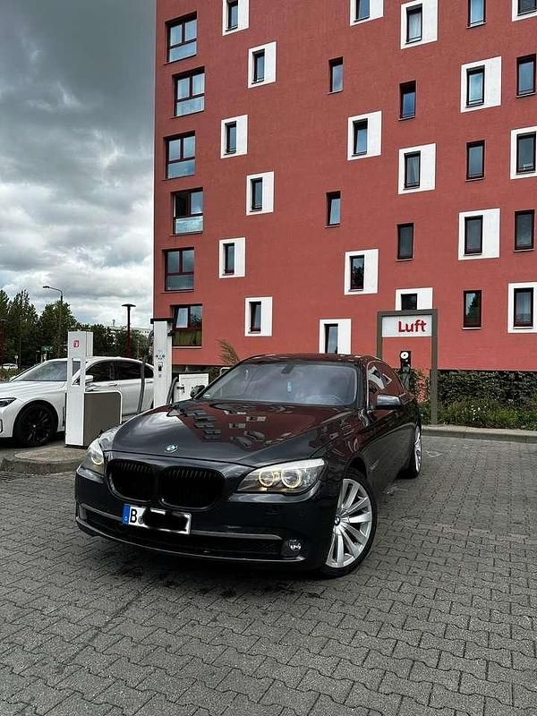 Grau Gebraucht 2009 BMW 730 Limousine | 9.500 € (Fairer Preis) - Bild 1/4