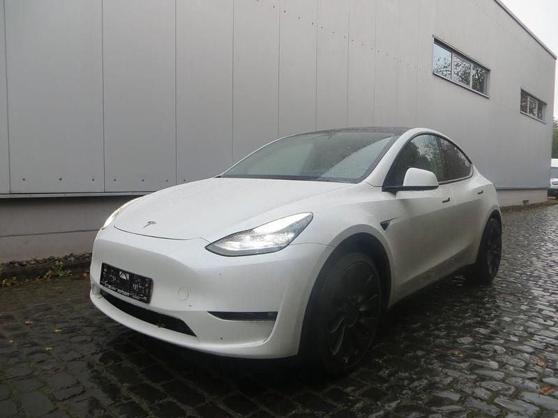 Weiß Gebraucht 2024 Tesla Model Y Performance SUV | 39.990 € (Superpreis) - Bild 1/4