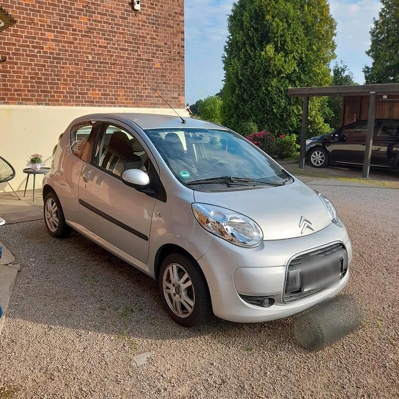 Silber Gebraucht 2010 Citroën C1 Kleinwagen | 3.700 € (Fairer Preis) - Bild 1/4