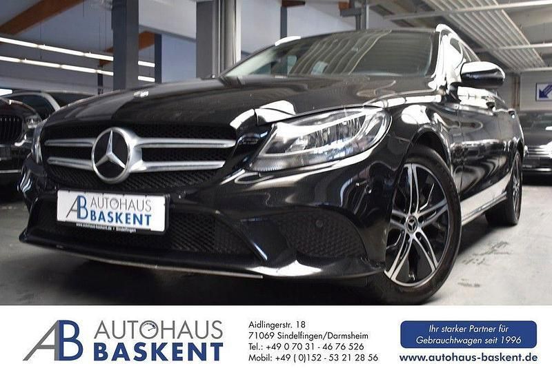 Schwarz Gebraucht 2021 Mercedes C200 Avantgarde Limousine | 22.890 € (Superpreis) - Bild 1/4
