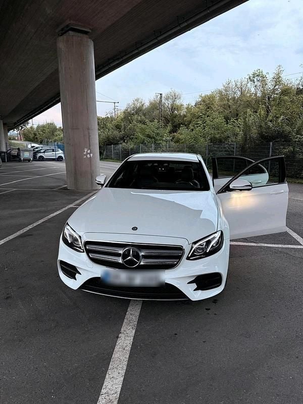 Weiß Gebraucht 2016 Mercedes E350 Limousine | 28.900 € - Bild 1/4