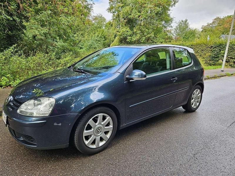 Blau Gebraucht 2006 VW Golf V Trendline Limousine | 2.100 € (Fairer Preis) - Bild 1/4