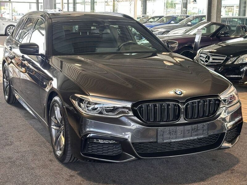 Sophistograu brillanteffekt me Gebraucht 2019 BMW 520 M Sport Kombi | 26.990 € (Fairer Preis) - Bild 1/4