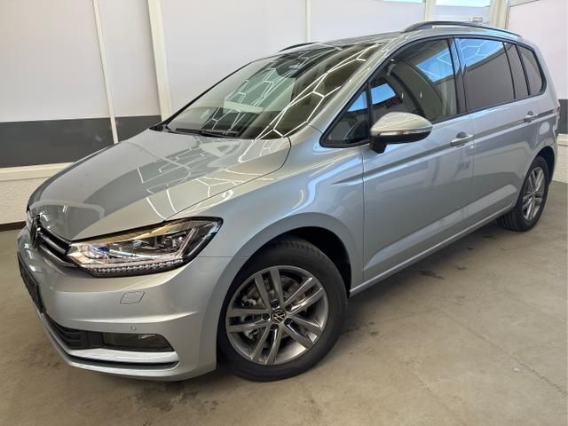 Oyster silber metallic Neu 2025 VW Touran Family Van / Kleinbus | 41.180 € (Etwas zu teuer) - Bild 1/1
