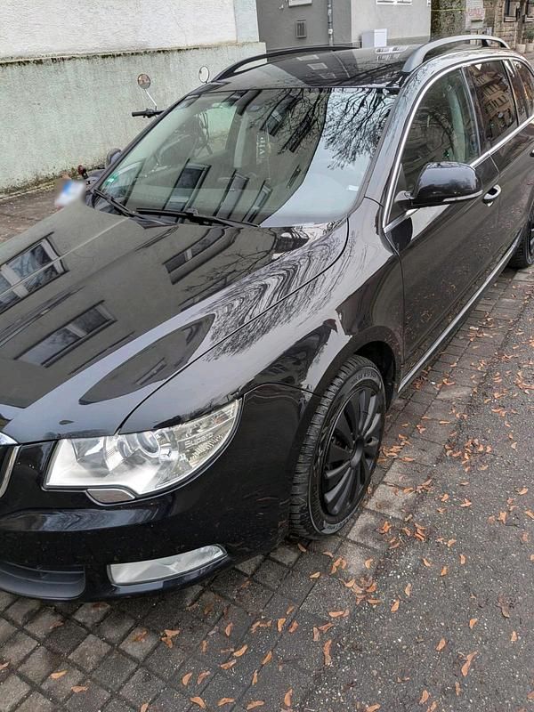 Gebraucht Skoda Superb 140 PS (102 kW) 2011 Schwarz Kombi
