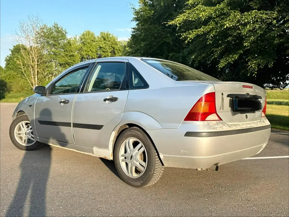 Käytetty Ford Focus 75 HP (55 kW) 2003 Sedan