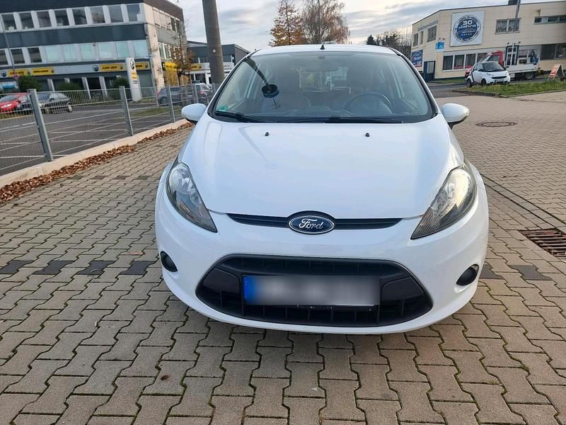 Weiß Gebraucht 2012 Ford Fiesta Limousine | 2.650 € (Guter Preis) - Bild 1/4