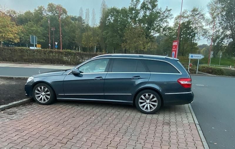 Gebraucht Mercedes E350 Avantgarde 265 PS (194 kW) 2012 Grau Kombi