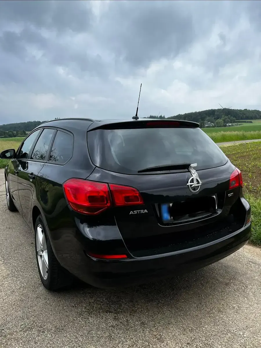 Gebraucht Opel Astra 125 PS (91 kW) 2011 Schwarz Kombi