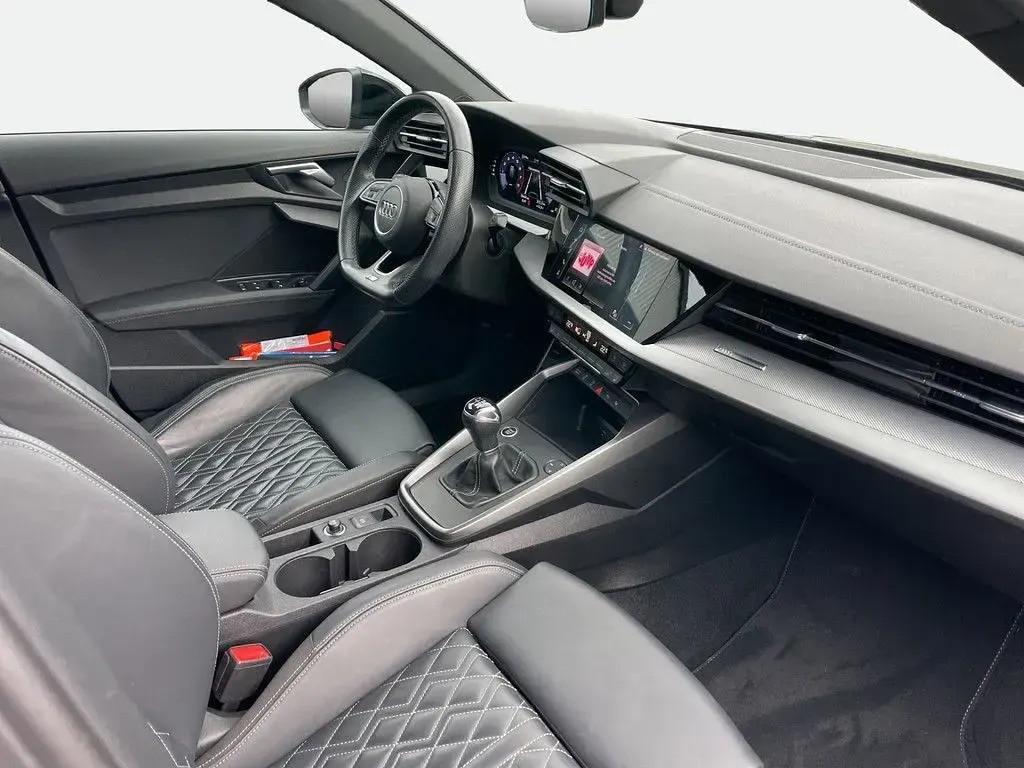Second-hand Audi A3 S-Line 150 CP (110 kW) 2022 Negru Berlinǎ
