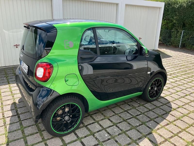 Schwarz Gebraucht 2018 Smart ForTwo Electric Drive Coupé | 7.900 € (Fairer Preis) - Bild 1/4