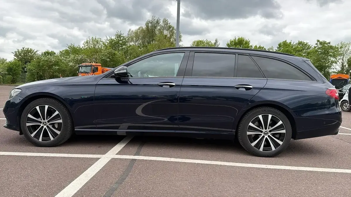 Gebraucht Mercedes E300 306 PS (225 kW) 2019 Blau Kombi