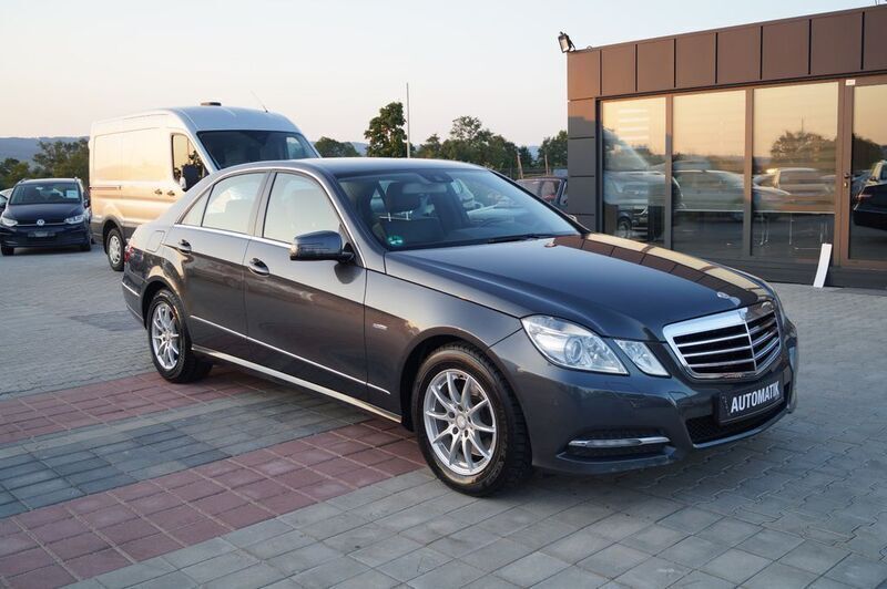 Tenoritgrau metalliclack Gebraucht 2012 Mercedes E300 Avantgarde Limousine | 14.890 € (Guter Preis) - Bild 1/4