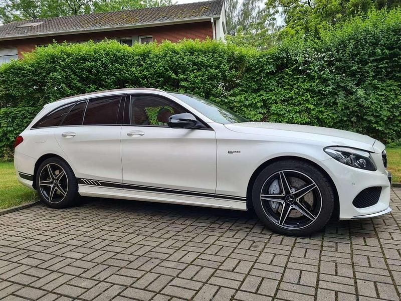 Weiß Gebraucht 2018 Mercedes C43 AMG AMG Kombi | 37.900 € (Teuer) - Bild 1/4