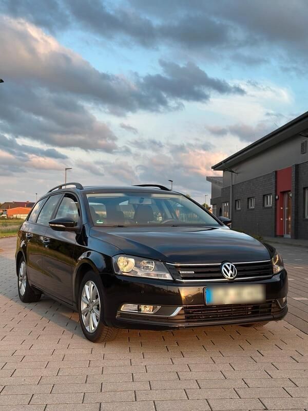 Schwarz Gebraucht 2012 VW Passat Kombi | 7.000 € (Teuer) - Bild 1/4