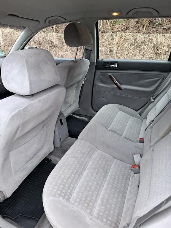 Gebraucht VW Passat Basis 131 PS (96 kW) 2003 Grau Kombi