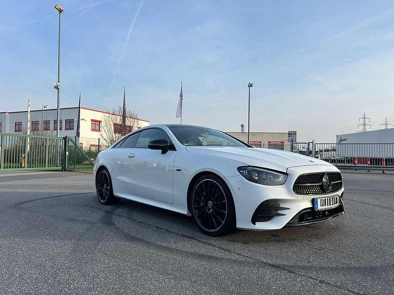 Gebraucht Mercedes E300 AMG line 258 PS (189 kW) 2023 Coupé