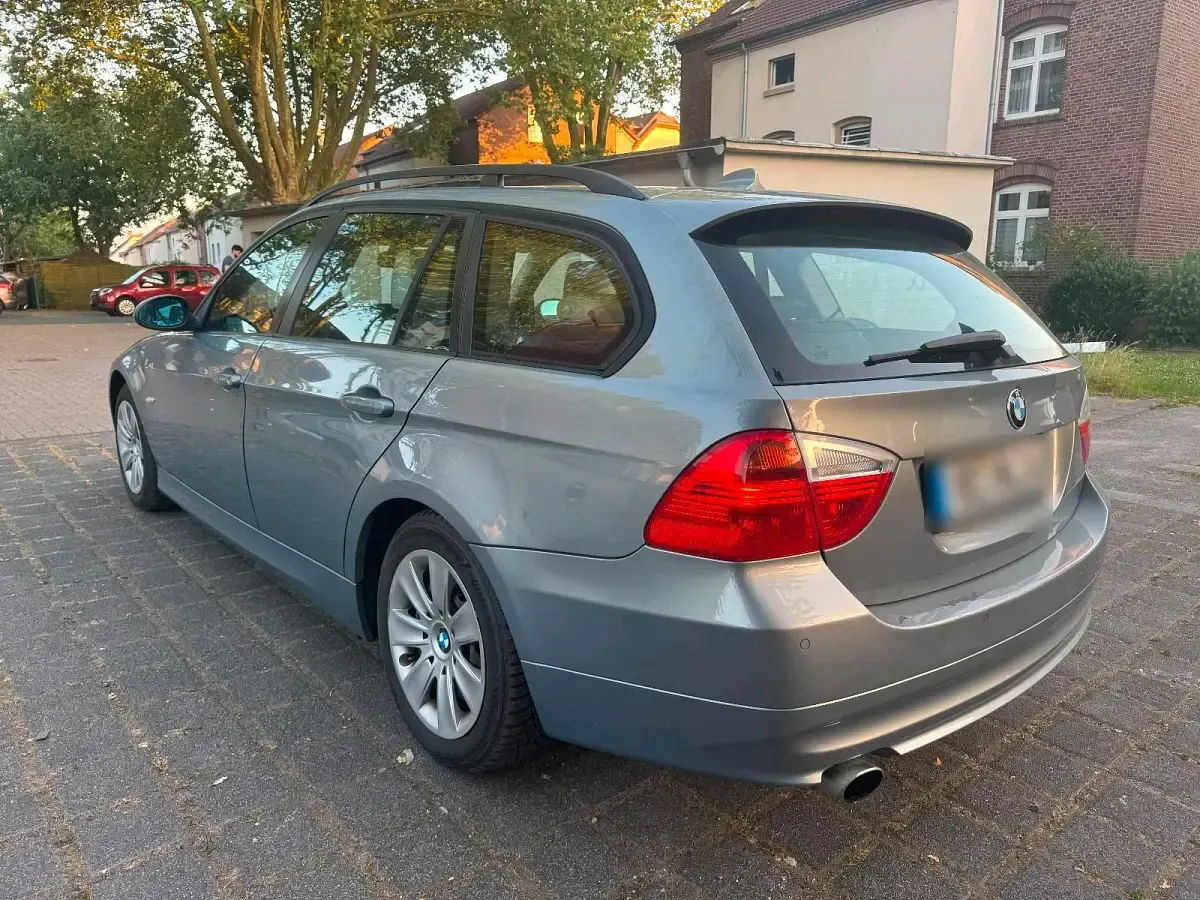 Gebraucht BMW 320 150 PS (110 kW) 2008 Grau Kombi