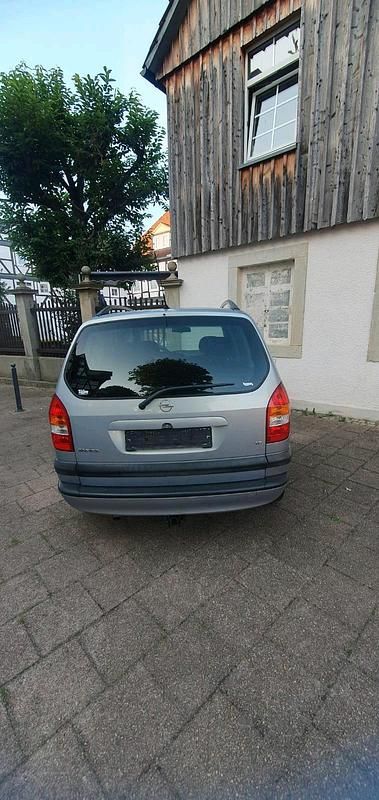 Silber Gebraucht 2002 Opel Zafira Van / Kleinbus | 1.700 € (Guter Preis) - Bild 1/4