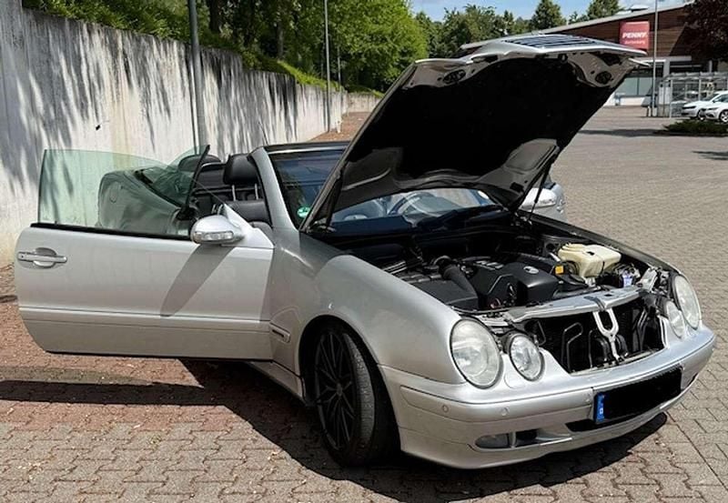 Gebraucht Mercedes CLK320 Elegance 218 PS (160 kW) 2000 Silber Cabrio