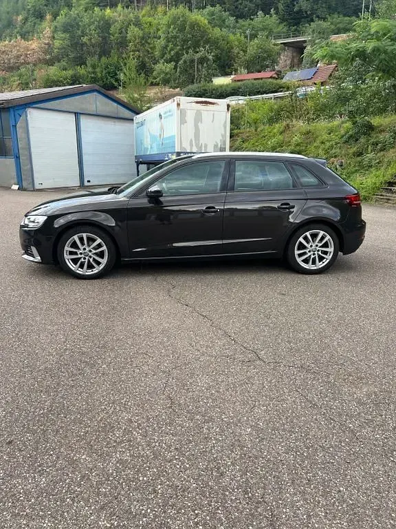 Gebraucht Audi A3 Sport 150 PS (110 kW) 2018 Braun Limousine