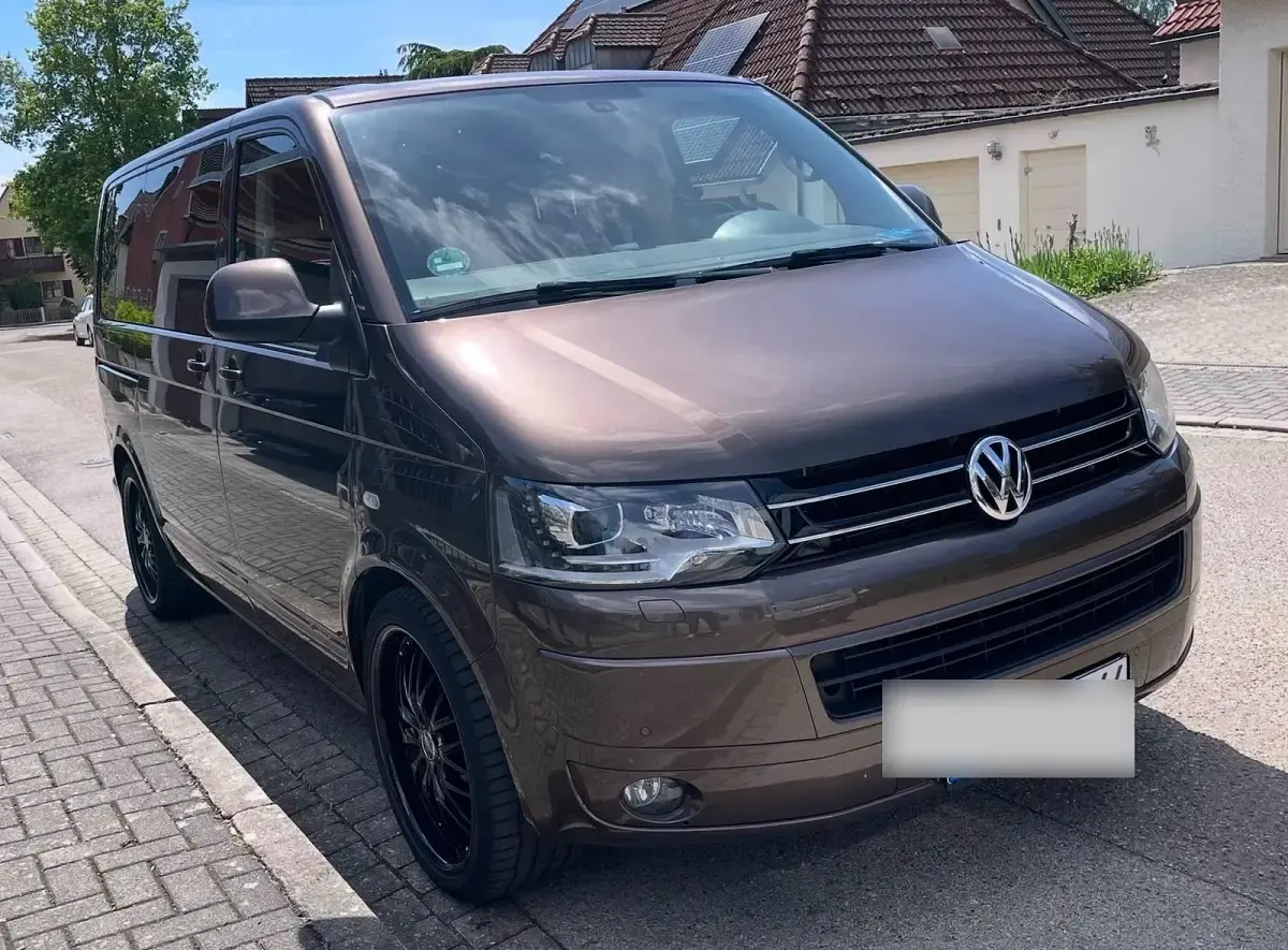 Gebraucht VW Multivan 140 PS (102 kW) 2014 Braun Van / Kleinbus