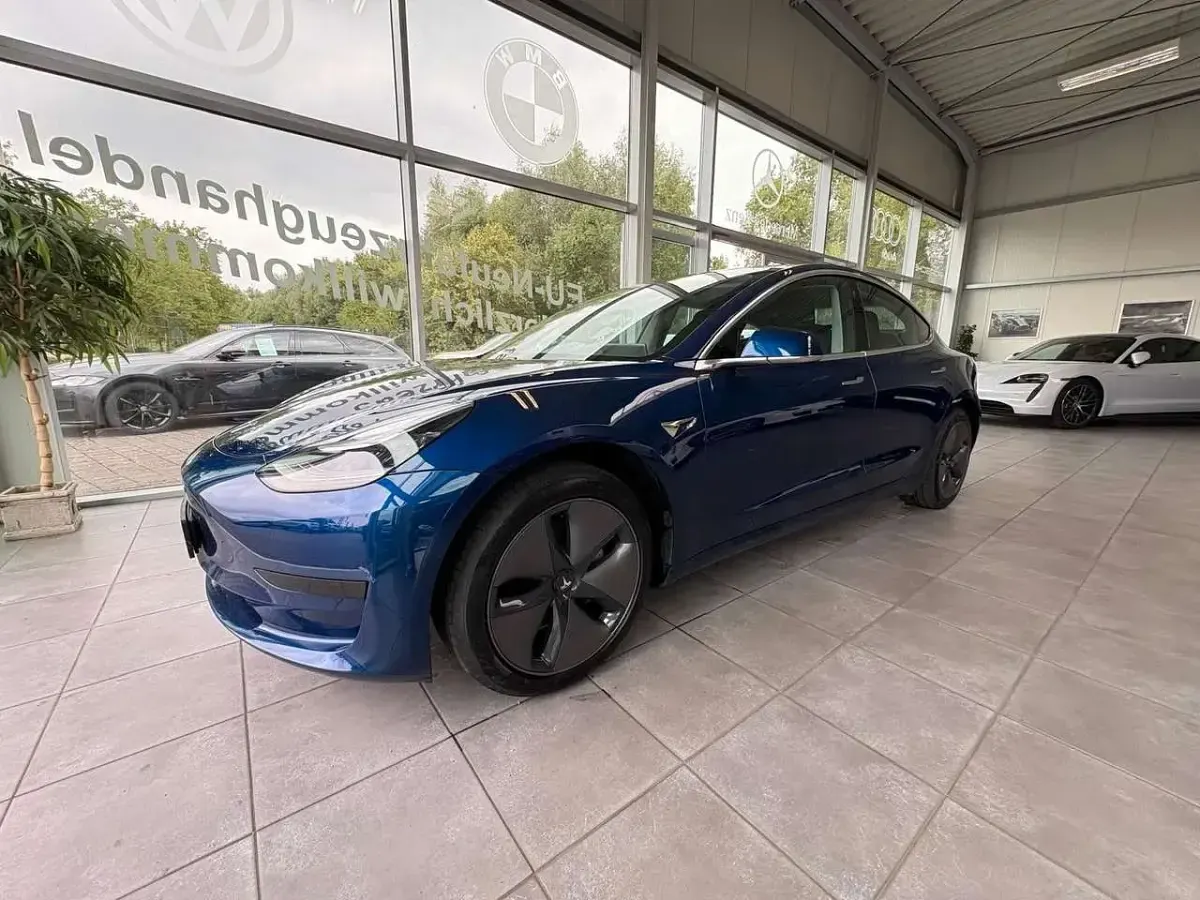 Used Tesla Model 3 Standard Range Plus 225 kW (306 HP) 2020 Blue Sedan