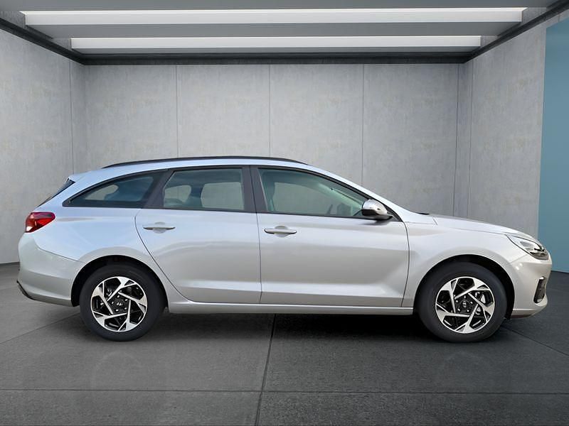Silber Neu 2025 Hyundai i30 Kombi | 23.499 € (Etwas zu teuer) - Bild 1/4
