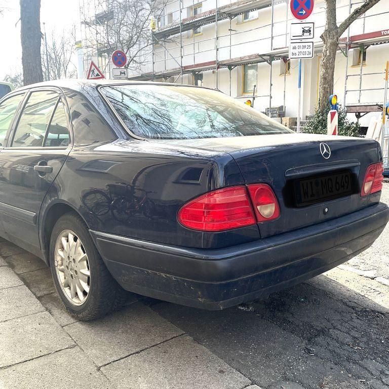 Gebraucht Mercedes E280 Classic 193 PS (141 kW) 1995 Blau Limousine