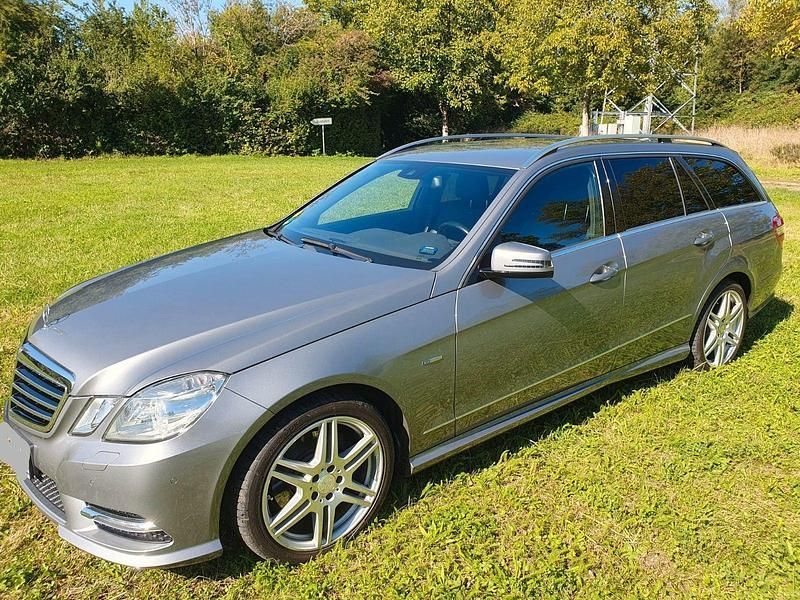 Grau Gebraucht 2012 Mercedes E220 Avantgarde Kombi | 14.900 € (Etwas zu teuer) - Bild 1/4