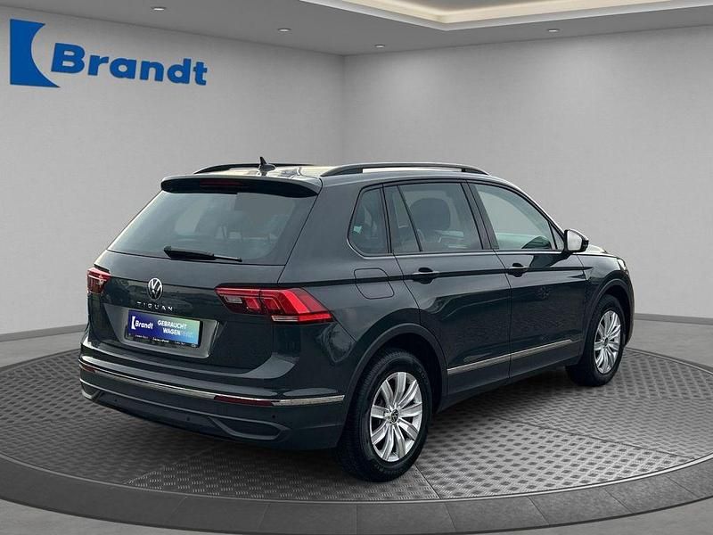 Gebraucht VW Tiguan Life 150 PS (110 kW) 2022 Uranograu SUV
