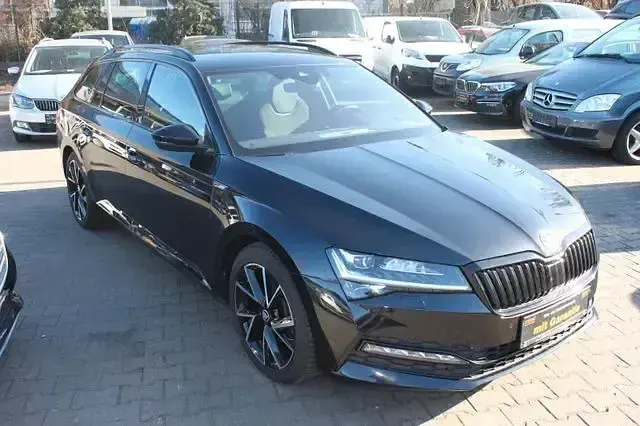 Gebraucht Skoda Superb SportLine 150 PS (110 kW) 2023 Schwarzmagic perleffekt Kombi