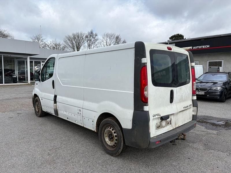 Second-hand Opel Vivaro 2012 Alb Monovolum