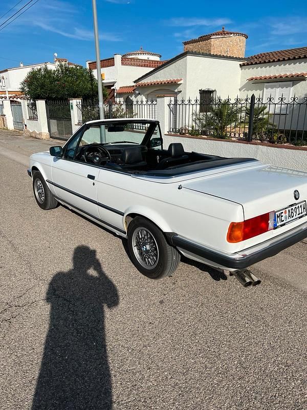 Gebraucht BMW 325 171 PS (125 kW) 1989 Weiß Cabrio