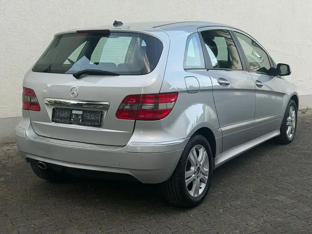Gebraucht Mercedes B200 140 PS (102 kW) 2009 Silber Van / Kleinbus