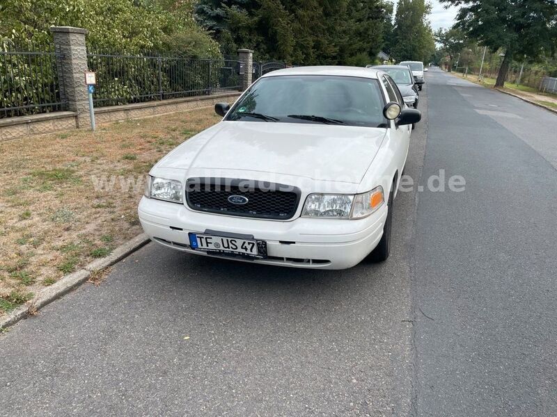 Gebraucht Ford Crown Victoria 253 PS (186 kW) 2011 Weiß Limousine