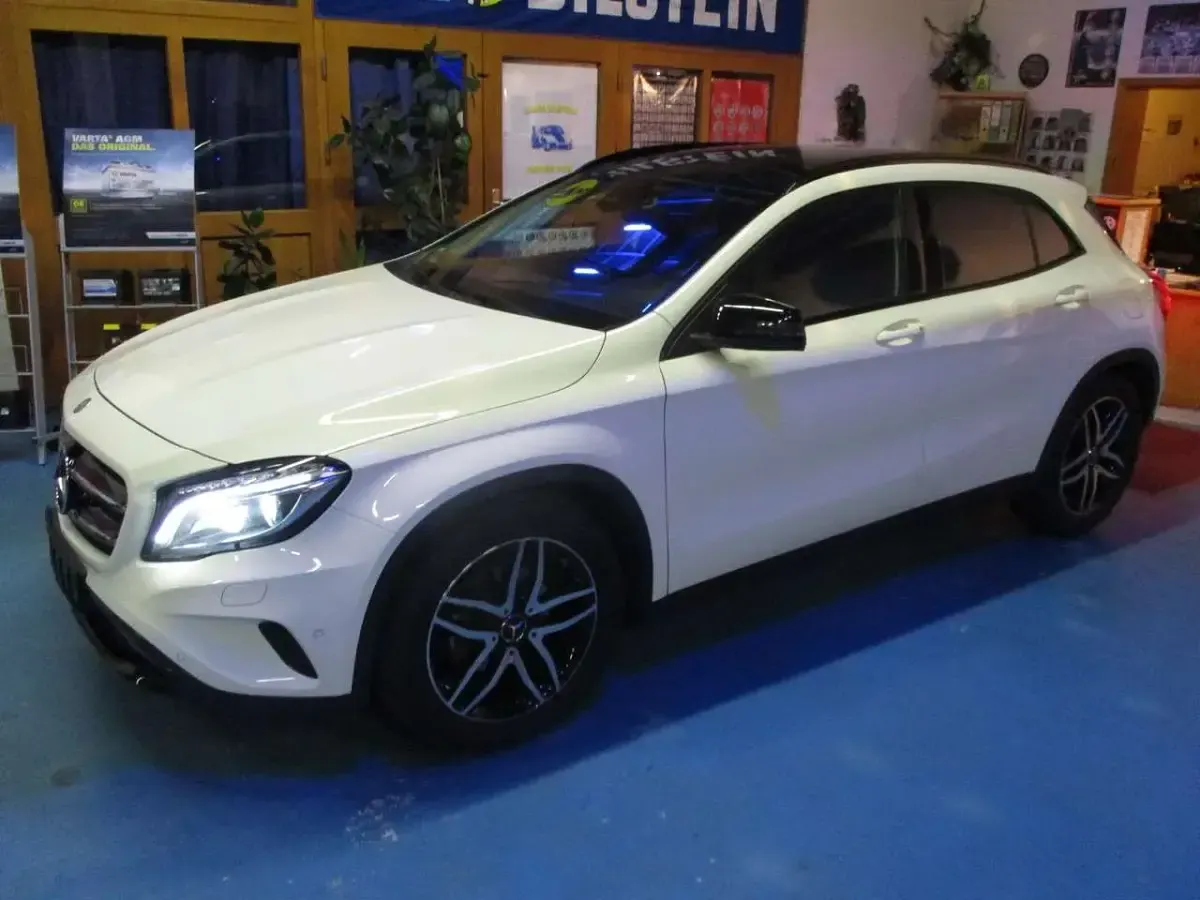 Gebraucht Mercedes GLA200 Style 156 PS (114 kW) 2016 Weiß SUV