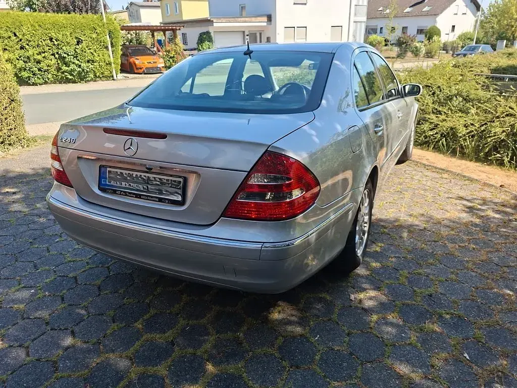 Gebraucht Mercedes E260 177 PS (130 kW) 2005 Silber Limousine