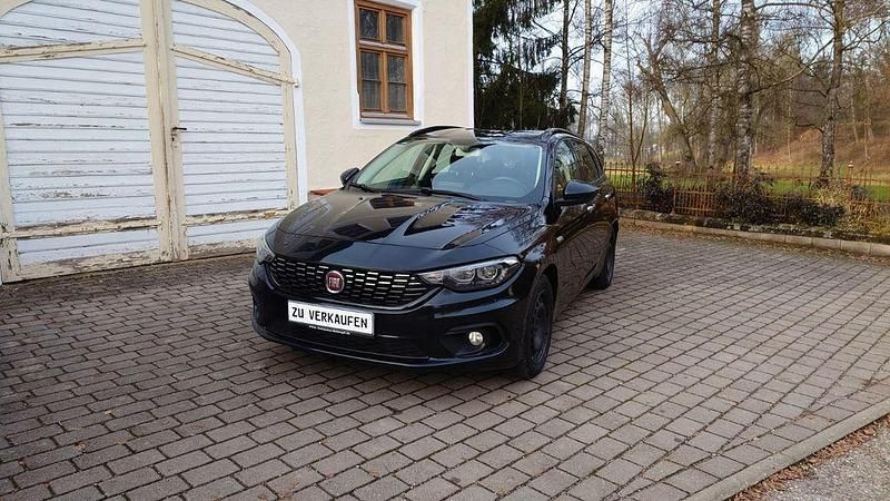 Grau Gebraucht 2018 Fiat Tipo Business Limousine | 6.900 € (Fairer Preis) - Bild 1/4