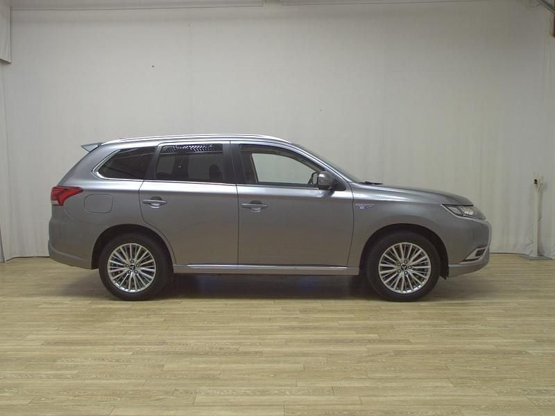 Grau Gebraucht 2020 Mitsubishi Outlander P-HEV SUV | 19.980 € (Guter Preis) - Bild 1/4