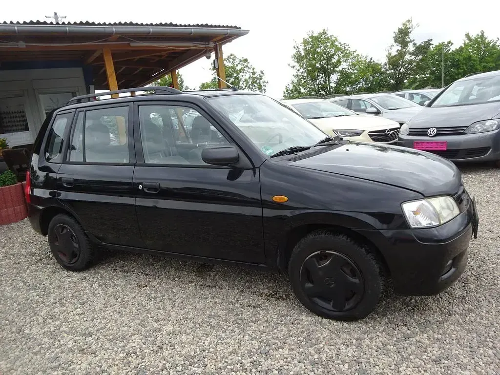 Używany Mazda Demio 63 KM (46 kW) 2002 Czarny Hatchback