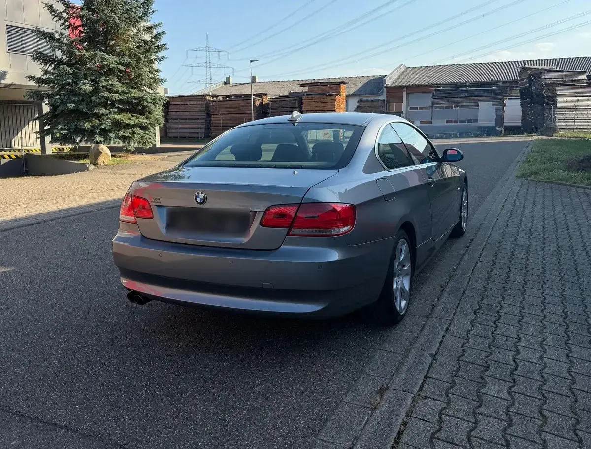 Gebraucht BMW 330 Performance 231 PS (169 kW) 2007 Grau Coupé