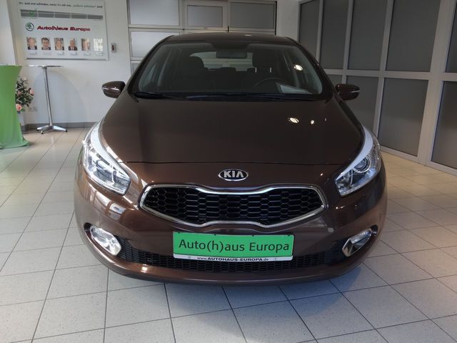 Gebraucht Kia Ceed Vision 99 PS (72 kW) 2014 Braun metallic Kleinwagen